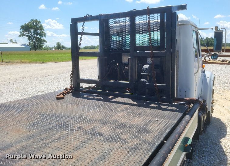 image for item DR4802 1992 International  4900 winch truck