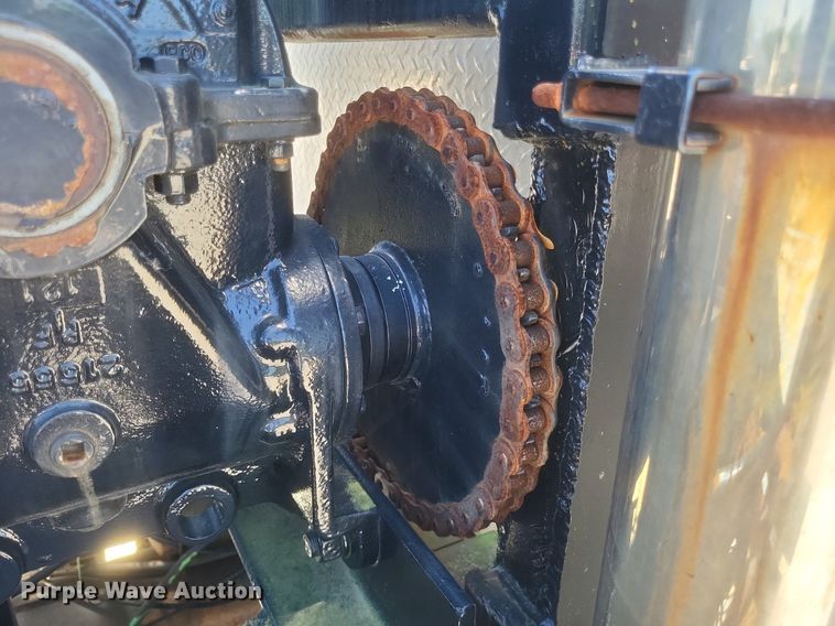 image for item DR4802 1992 International  4900 winch truck