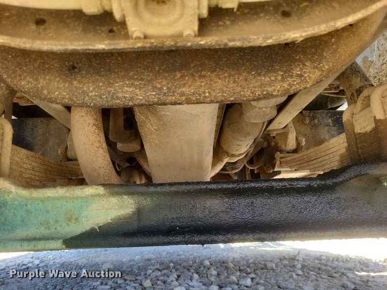 image for item DR4802 1992 International  4900 winch truck