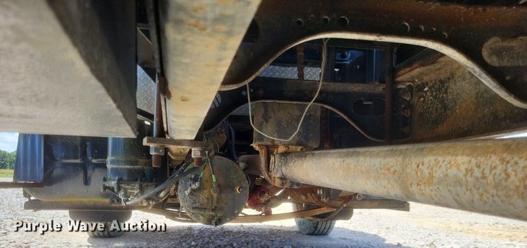 image for item DR4802 1992 International  4900 winch truck