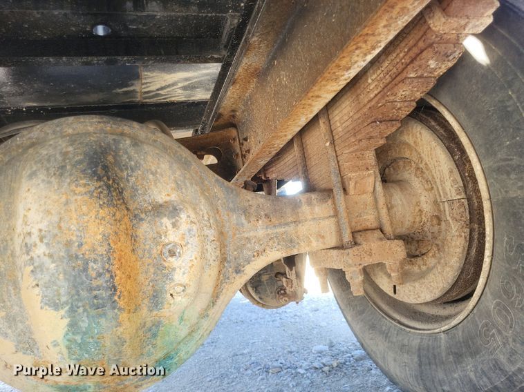 image for item DR4802 1992 International  4900 winch truck