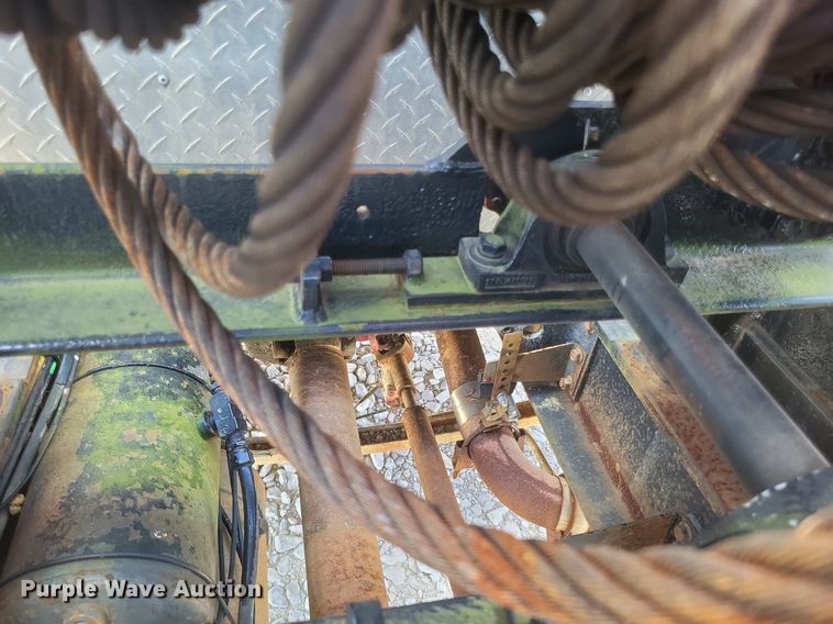 image for item DR4802 1992 International  4900 winch truck