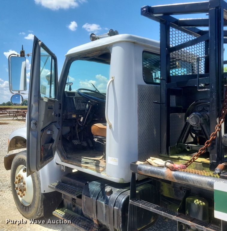 image for item DR4802 1992 International  4900 winch truck