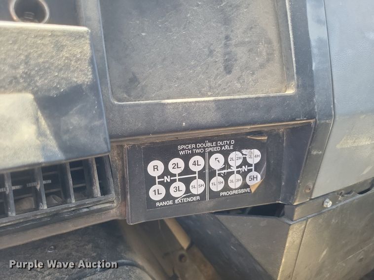 image for item DR4802 1992 International  4900 winch truck