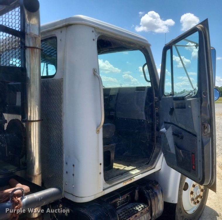 image for item DR4802 1992 International  4900 winch truck