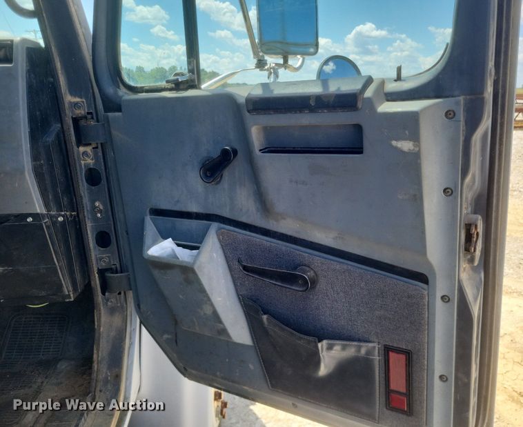 image for item DR4802 1992 International  4900 winch truck