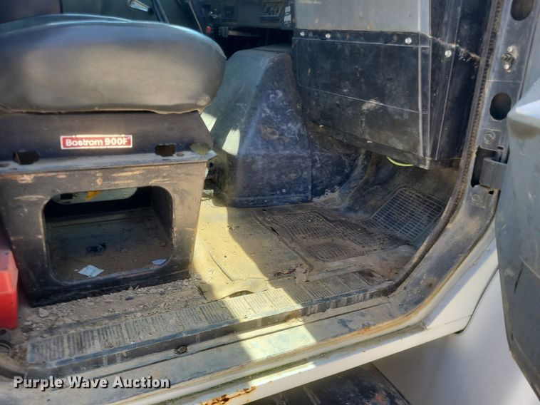 image for item DR4802 1992 International  4900 winch truck