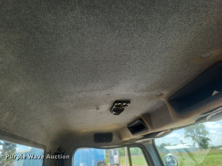 image for item DR4802 1992 International  4900 winch truck