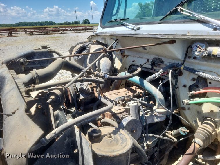 image for item DR4802 1992 International  4900 winch truck