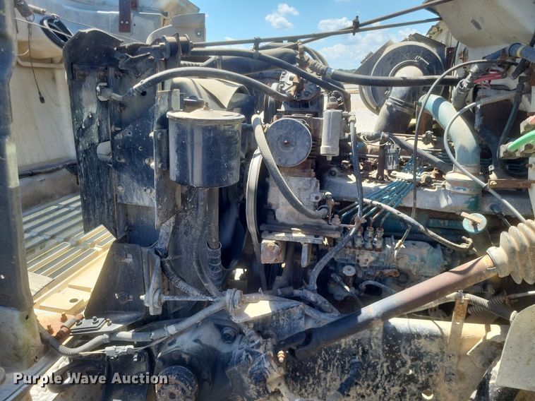 image for item DR4802 1992 International  4900 winch truck