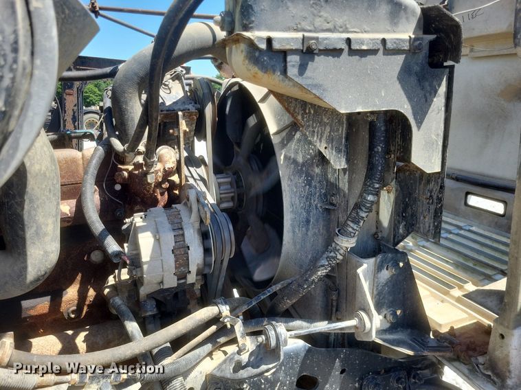 image for item DR4802 1992 International  4900 winch truck