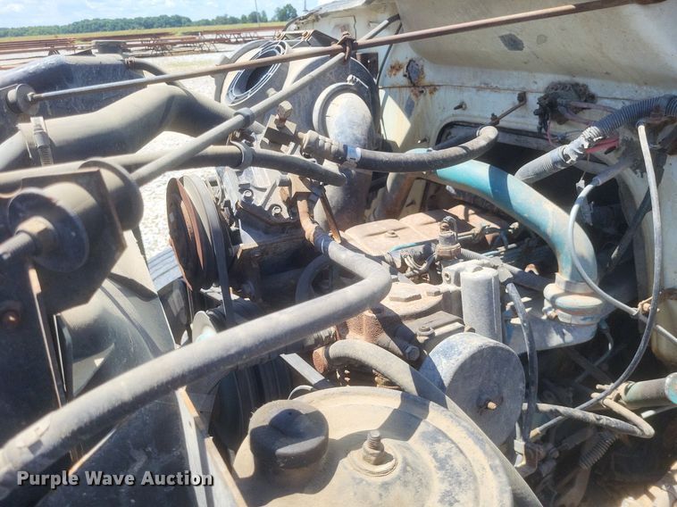 image for item DR4802 1992 International  4900 winch truck