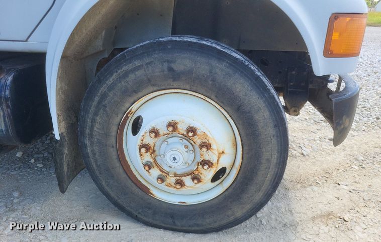 image for item DR4802 1992 International  4900 winch truck