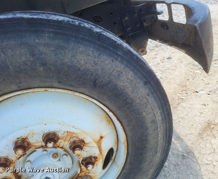 image for item DR4802 1992 International  4900 winch truck