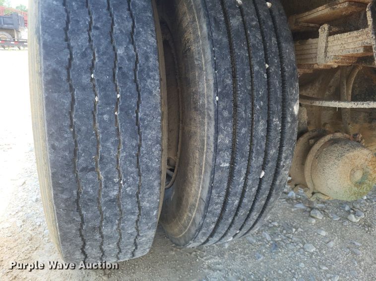 image for item DR4802 1992 International  4900 winch truck