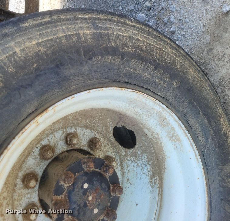 image for item DR4802 1992 International  4900 winch truck