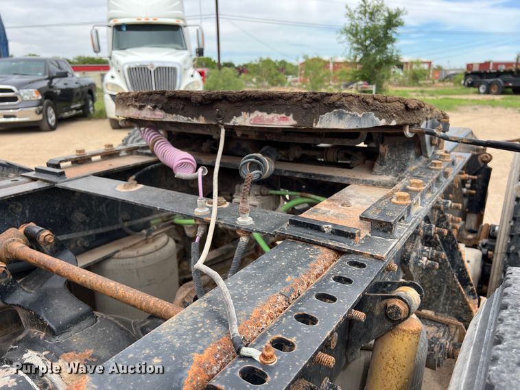 image for item DS3070 2012 International  Prostar semi truck