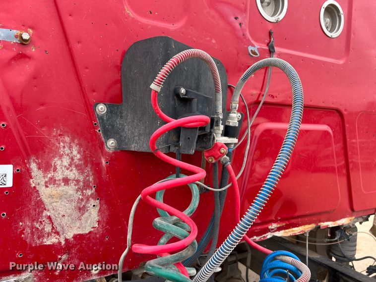 image for item DS3070 2012 International  Prostar semi truck