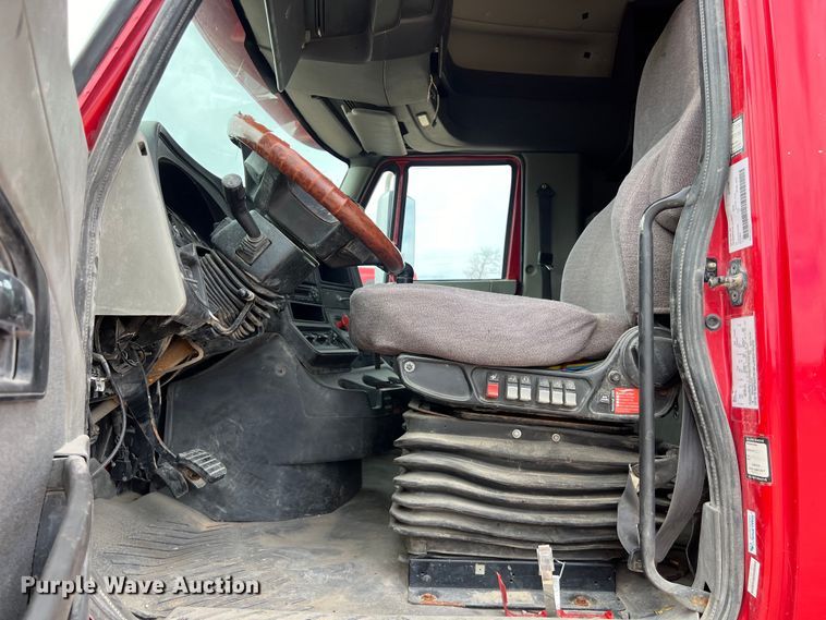 image for item DS3070 2012 International  Prostar semi truck