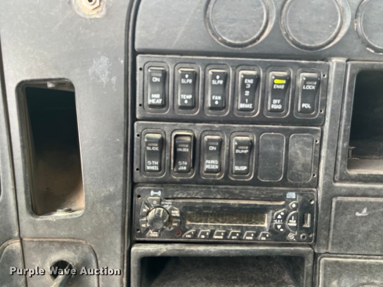 image for item DS3070 2012 International  Prostar semi truck