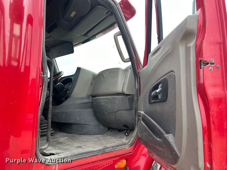 image for item DS3070 2012 International  Prostar semi truck