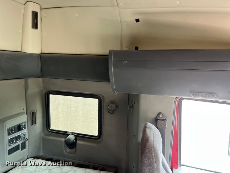 image for item DS3070 2012 International  Prostar semi truck