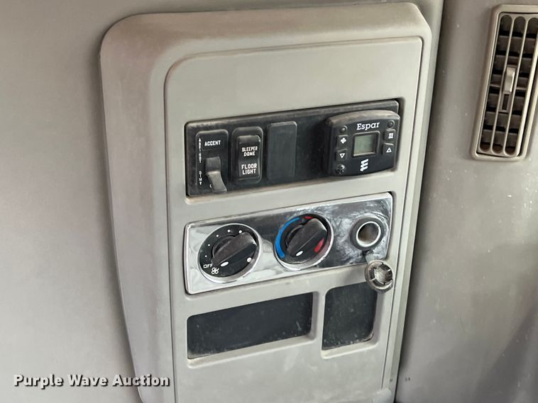 image for item DS3070 2012 International  Prostar semi truck