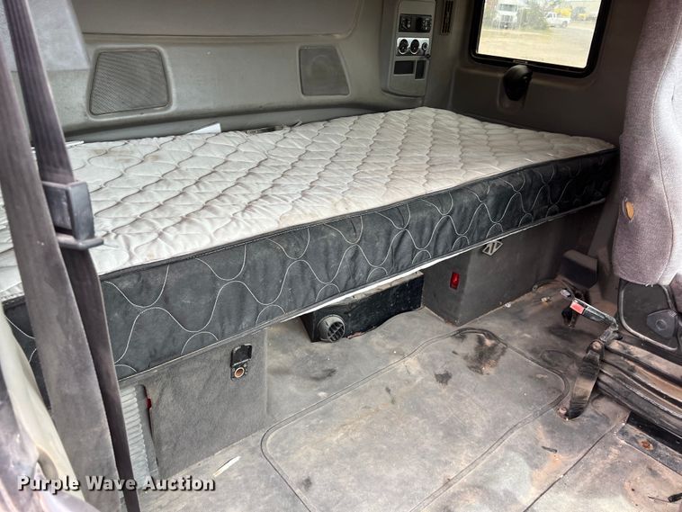 image for item DS3070 2012 International  Prostar semi truck