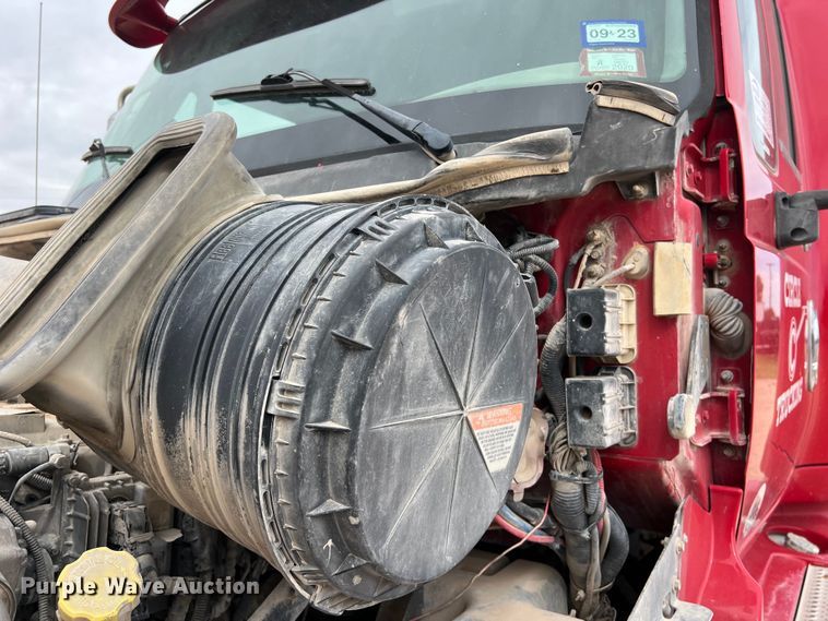 image for item DS3070 2012 International  Prostar semi truck