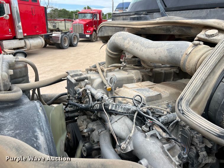 image for item DS3070 2012 International  Prostar semi truck