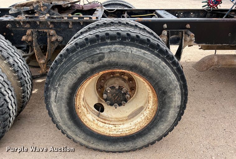 image for item DS3070 2012 International  Prostar semi truck