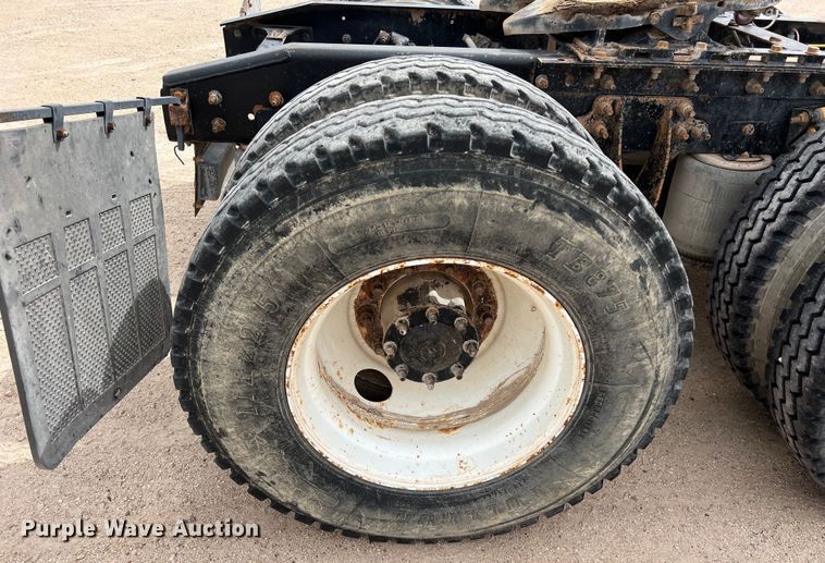 image for item DS3070 2012 International  Prostar semi truck