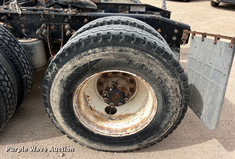 image for item DS3070 2012 International  Prostar semi truck