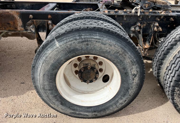 image for item DS3070 2012 International  Prostar semi truck