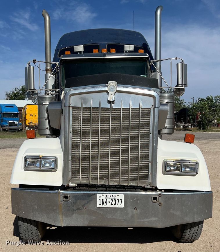 image for item DS3071 1998 Kenworth  W900 semi truck