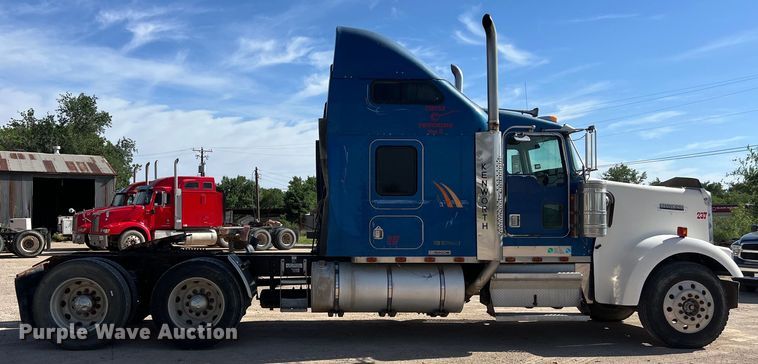 image for item DS3071 1998 Kenworth  W900 semi truck