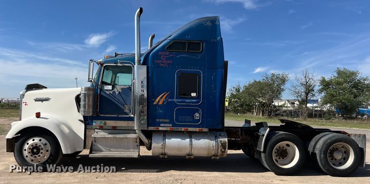 image for item DS3071 1998 Kenworth  W900 semi truck