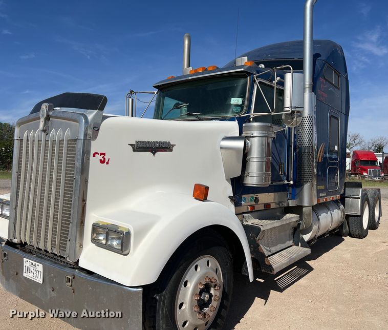 image for item DS3071 1998 Kenworth  W900 semi truck