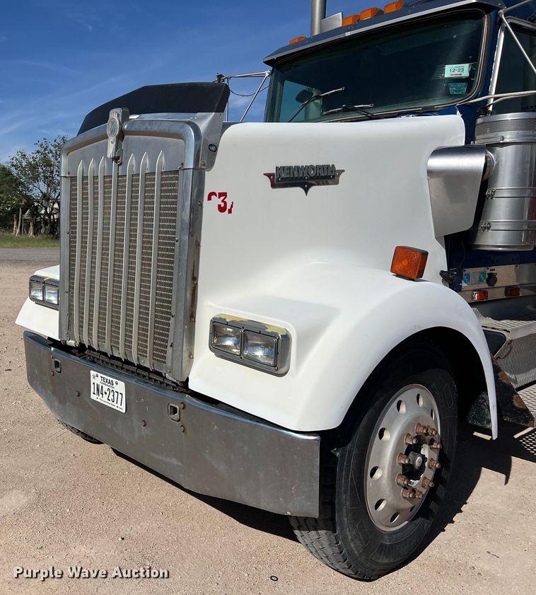 image for item DS3071 1998 Kenworth  W900 semi truck