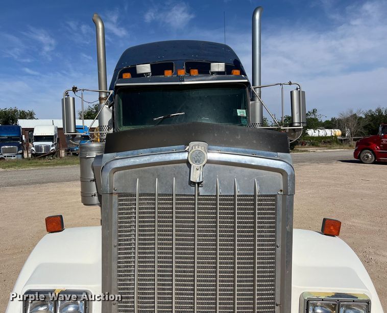 image for item DS3071 1998 Kenworth  W900 semi truck