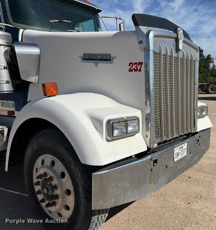 image for item DS3071 1998 Kenworth  W900 semi truck