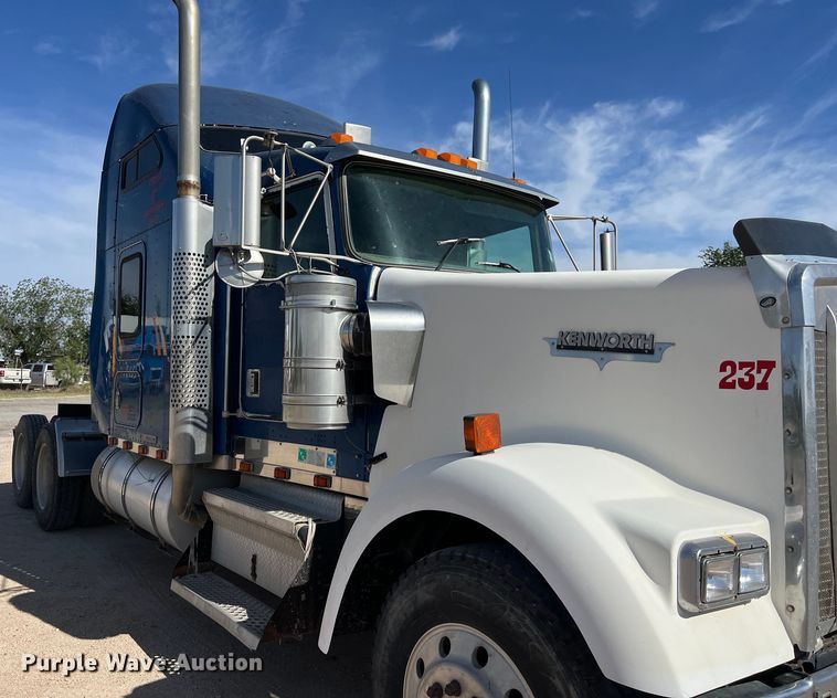 image for item DS3071 1998 Kenworth  W900 semi truck