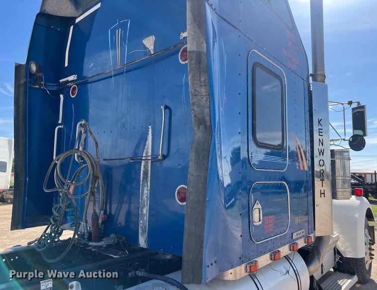 image for item DS3071 1998 Kenworth  W900 semi truck