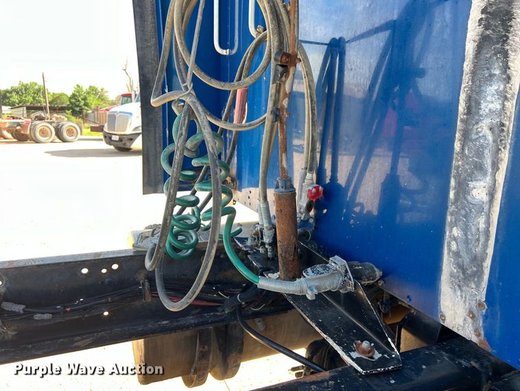 image for item DS3071 1998 Kenworth  W900 semi truck