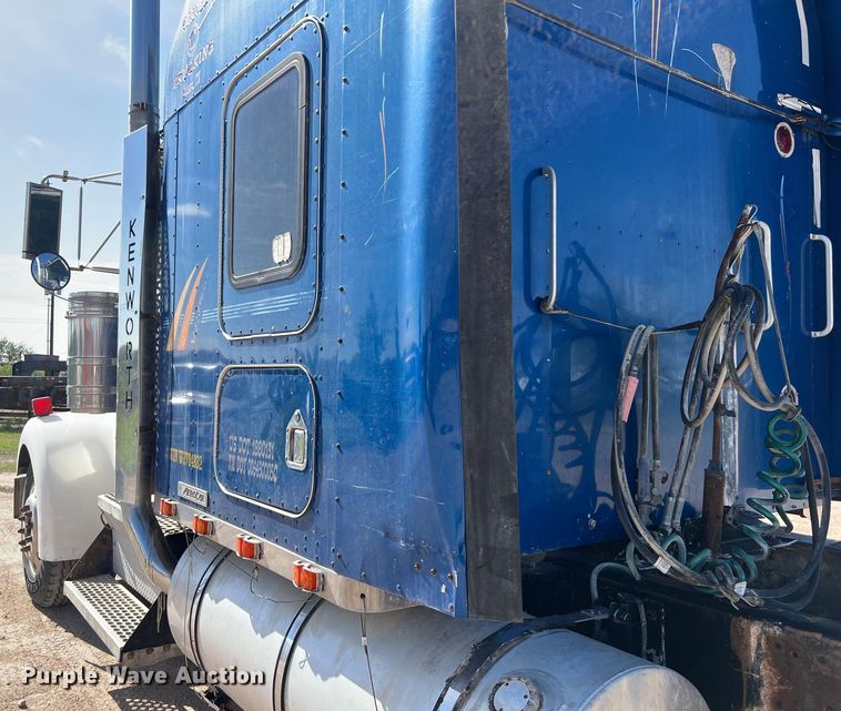 image for item DS3071 1998 Kenworth  W900 semi truck