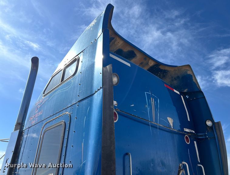 image for item DS3071 1998 Kenworth  W900 semi truck