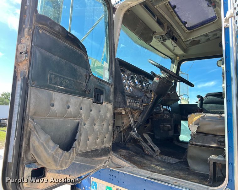 image for item DS3071 1998 Kenworth  W900 semi truck