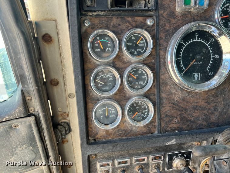 image for item DS3071 1998 Kenworth  W900 semi truck