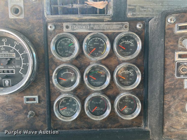 image for item DS3071 1998 Kenworth  W900 semi truck