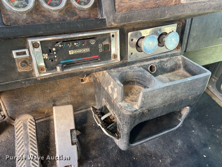 image for item DS3071 1998 Kenworth  W900 semi truck